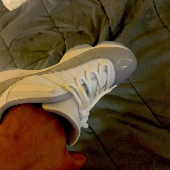 Jordan | Shoes | Im Selling Jordan Retro 1s They Are Only  display picture 3